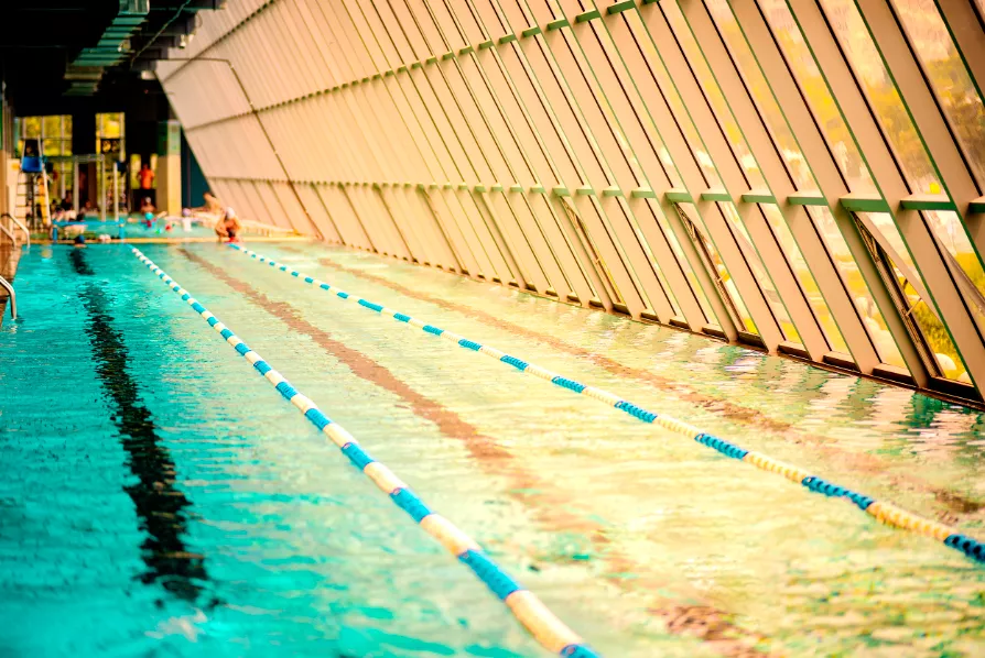 襄樊成人混凝土钢结构游泳池项目